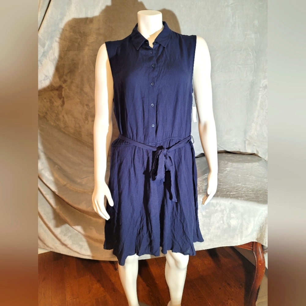 🚨REDUCED!!  NWT!! Sleeveless Navy Dress
